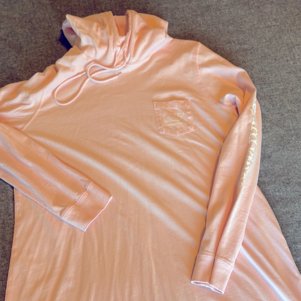Vineyard Vines long coverup/hoodie light Pink with White whale - Size L‎